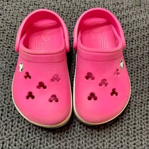 Mickey/Minnie Crocs Toddler size 6/7